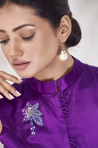 Violet sleeveless mandarin collar top