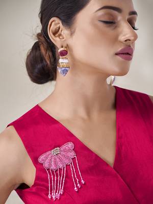 Elegant pink sleeveless top with appliqu   5