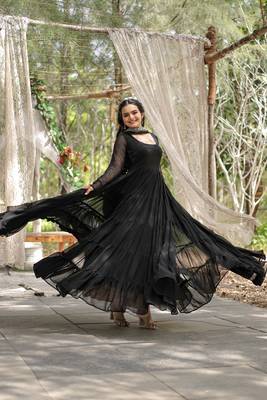 Black colour georgette elegant partywear gown with dupatta 2