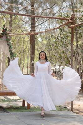 White colour georgette elegant partywear gown with dupatta 4