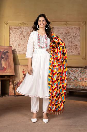 Graceful traditional suit in beautiful white colour for trendy party looks