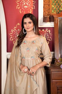 Graceful traditional suit in beautiful beige colour for trendy party looks 4
