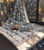 Koram Grey Dola Silk Laheriya Weaving Border And Lagdi Patta Pallu Saree With Blouse For Women 