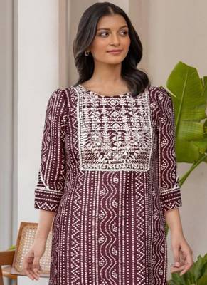 Women's rayon thread work  straight kurti with leggings set 2