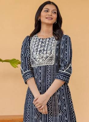 Women's rayon thread work  straight kurti with leggings set 2