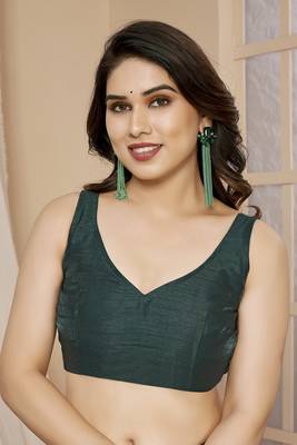 ready made green saree with sparkling style looks 3