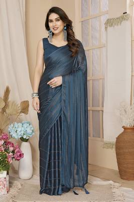 pre draped teal saree with sparkling style looks 1
