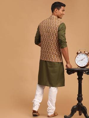 Green And White Cotton Blend Jacket, Kurta And Pyjama Set 3