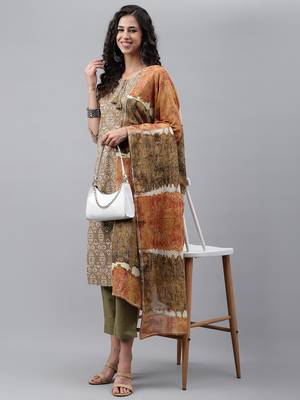 Janasya women's olive green cotton ethnic motifs block print kurta with pant and dupatta 3