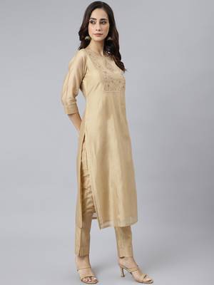 Janasya women's beige chanderi silk solid kurta with pant and dupatta 4