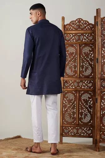 Men'S Navy Blue And White Cotton Blend Kurta Pyjama Set