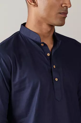 Men'S Navy Blue And White Cotton Blend Kurta Pyjama Set