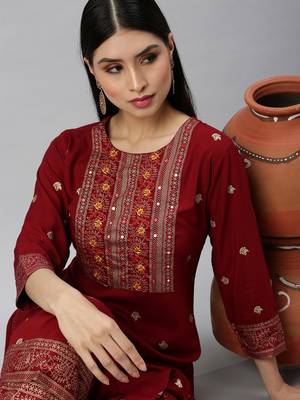 women's round neck ethnic motifs foil print maroon straight kurta and palazzos 2