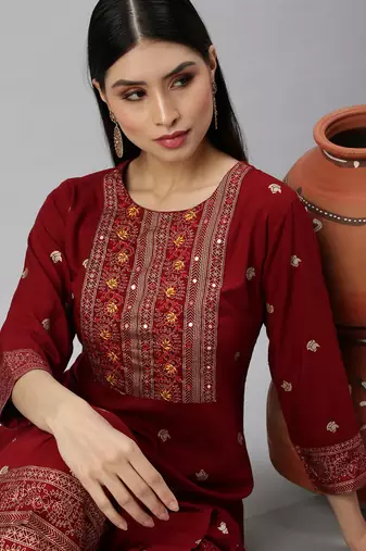 women's round neck ethnic motifs foil print maroon straight kurta and palazzos