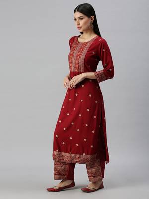 women's round neck ethnic motifs foil print maroon straight kurta and palazzos 3