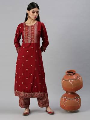 women's round neck ethnic motifs foil print maroon straight kurta and palazzos 4