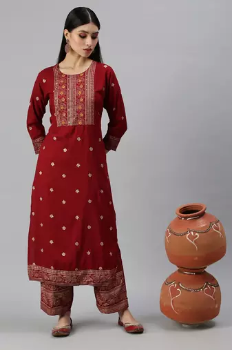 women's round neck ethnic motifs foil print maroon straight kurta and palazzos