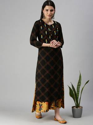 women's round neck bandhani black straight kurta and palazzos 1