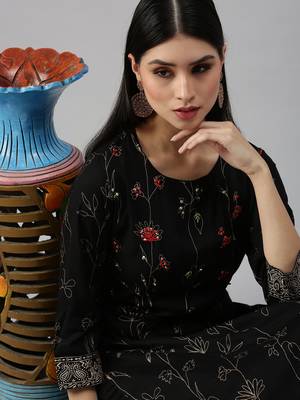 women's round neck floral foil print black straight kurta and trouser 3