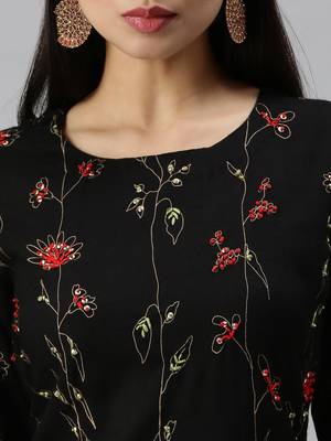 women's round neck floral foil print black straight kurta and trouser 5