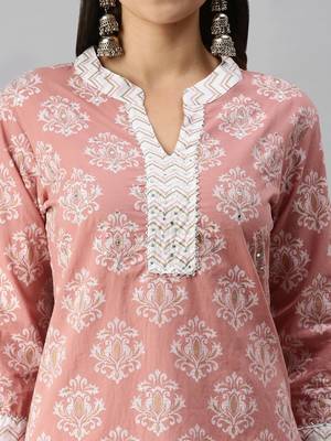 women's mandarin collar chevron foil print mauve straight kurta and trouser 4