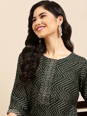 women's round neck bandhani foil print green straight kurta and trouser 1