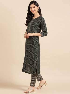 women's round neck bandhani foil print green straight kurta and trouser 3