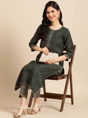 women's round neck bandhani foil print green straight kurta and trouser 4