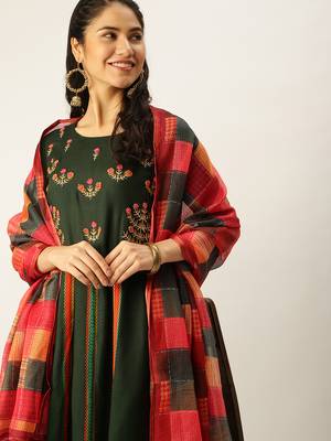 women's round neck solid foil print green a-line kurta and trouser with dupatta 1