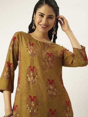 women's round neck solid green straight kurta and palazzos 1