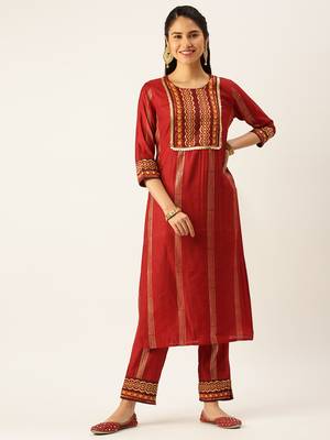 women's round neck checked foil print maroon straight kurta and trouser 2