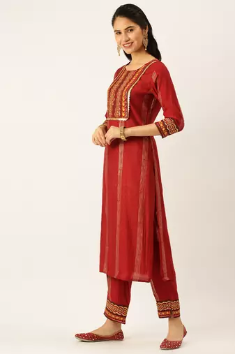 women's round neck checked foil print maroon straight kurta and trouser