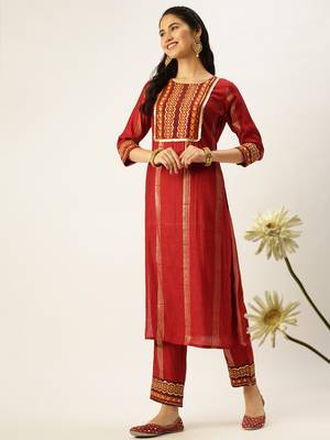 women's round neck checked foil print maroon straight kurta and trouser 4