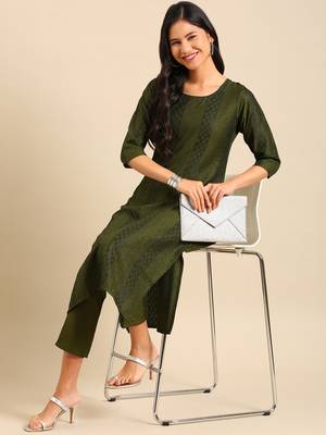 women's scoop neck solid olive straight kurta and trouser 4