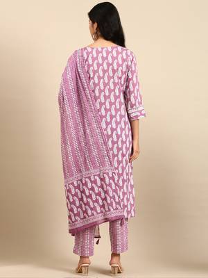 Showoff women's scoop neck paisley batik lavender straight kurta and trouser with dupatta 4