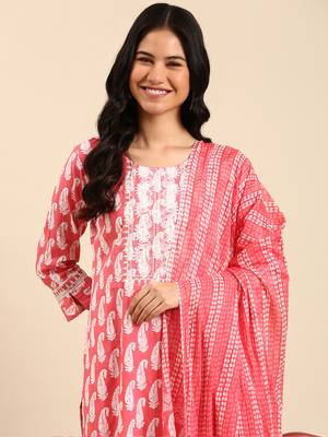 Showoff women's scoop neck paisley batik pink straight kurta and trouser with dupatta 1