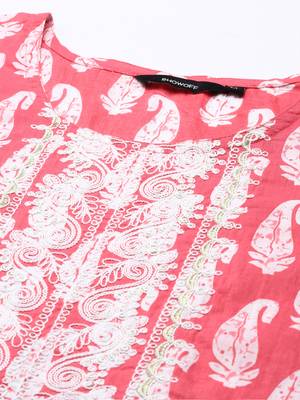 Showoff women's scoop neck paisley batik pink straight kurta and trouser with dupatta 2
