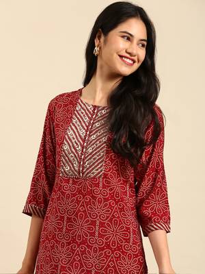 Showoff women's scoop neck bandhani maroon straight kurta and trouser 1