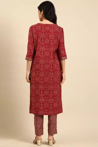 Showoff women's scoop neck bandhani maroon straight kurta and trouser