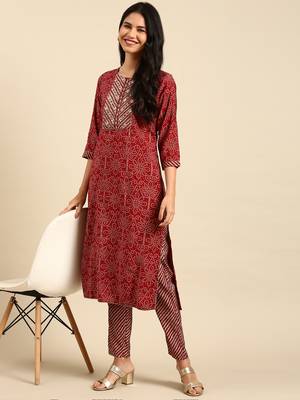 Showoff women's scoop neck bandhani maroon straight kurta and trouser 5