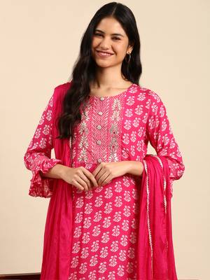 Showoff women's scoop neck ethnic motifs block print pink straight kurta and trouser with dupatta 1
