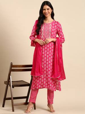 Showoff women's scoop neck ethnic motifs block print pink straight kurta and trouser with dupatta 5