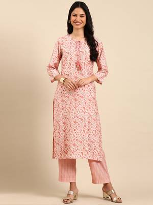 Showoff women's keyhole neck paisley peach straight kurta and trouser 3