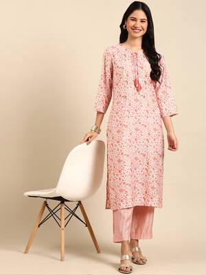 Showoff women's keyhole neck paisley peach straight kurta and trouser 4