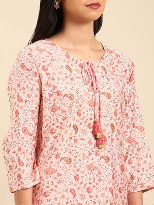 Showoff women's keyhole neck paisley peach straight kurta and trouser 5