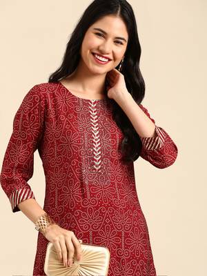women's scoop neck bandhani maroon straight kurta and trouser 1