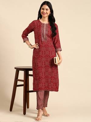 women's scoop neck bandhani maroon straight kurta and trouser 5