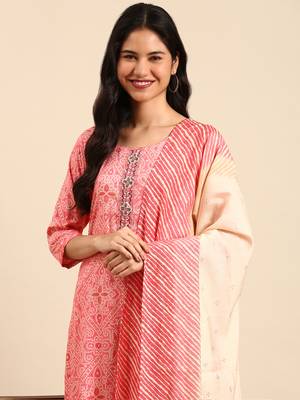 women's scoop neck bandhani coral straight kurta and trouser with dupatta 1