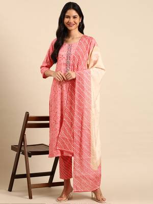women's scoop neck bandhani coral straight kurta and trouser with dupatta 5