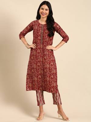 women's scoop neck floral block print maroon straight kurta and trouser 3